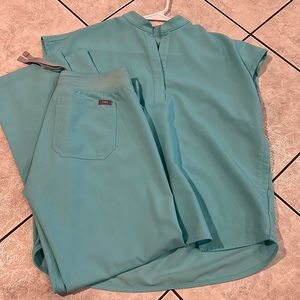 Figs Women’s S Livingston Pants with Women’s XS Rafaela Top